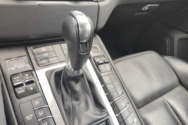 Used Porsche Macan 2017 Macan 2.0T Gear Lever