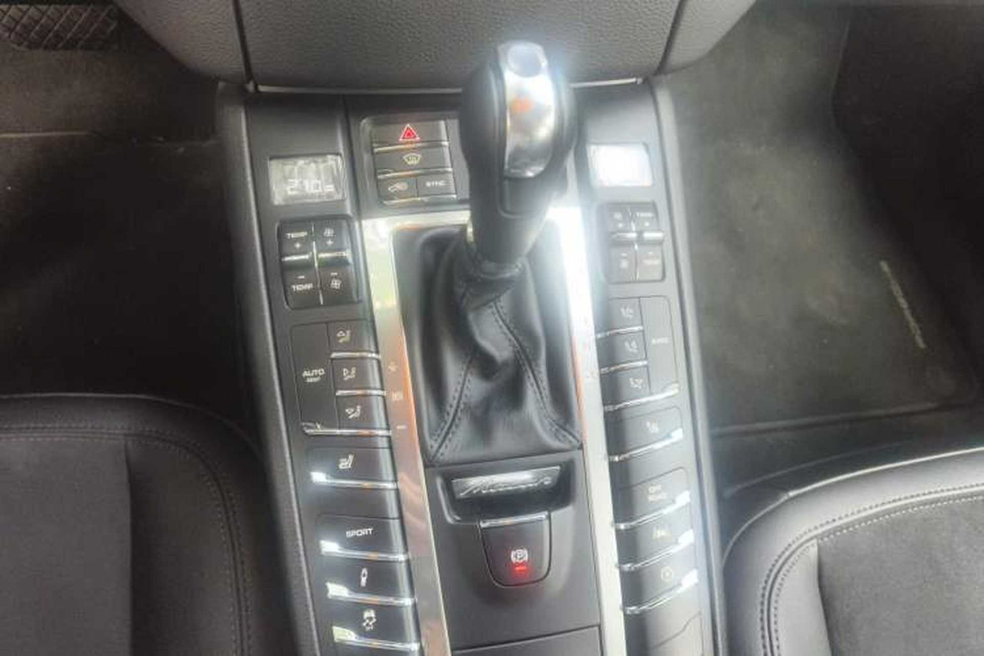 Used Porsche Macan 2017 Macan 2.0T Gear Lever