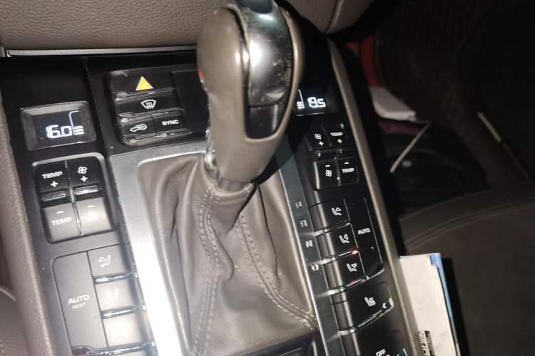 Used Porsche Macan 2017 Macan 2.0T Gear Lever