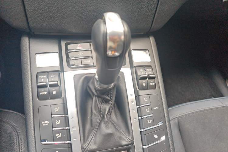 Used Porsche Macan 2017 Macan 2.0T Gear Lever