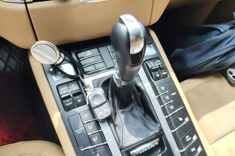 Used Porsche Macan 2017 Macan 2.0T Gear Lever