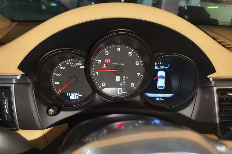 Used Porsche Macan 2017 Macan 2.0T Instrument Cluster
