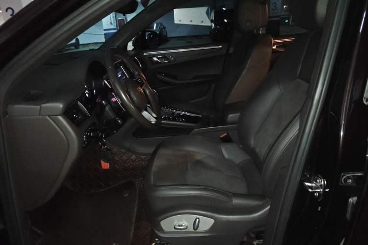 Used Porsche Macan 2017 Macan 2.0T Left Front Seat