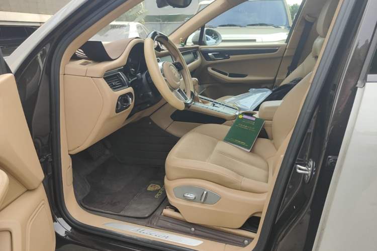 Used Porsche Macan 2017 Macan 2.0T Left Front Seat