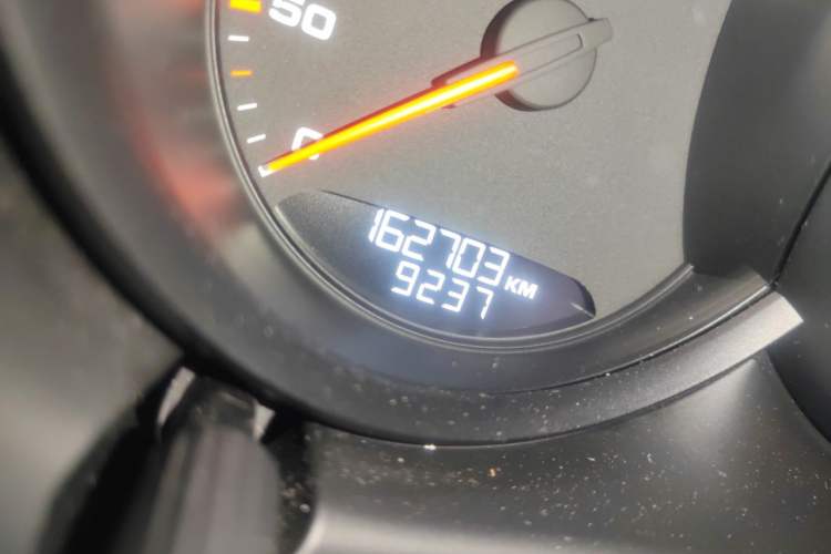 Used Porsche Macan 2017 Macan 2.0T Odometer Close Up