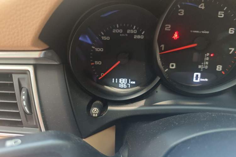 Used Porsche Macan 2017 Macan 2.0T Odometer Close Up