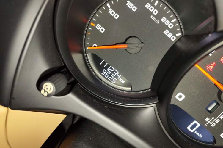 Used Porsche Macan 2017 Macan 2.0T Odometer Close Up