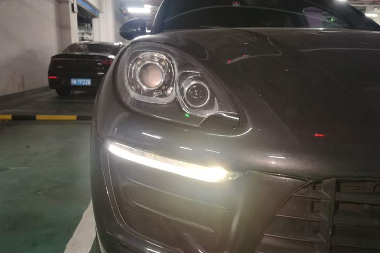 Used Porsche Macan 2017 Macan 2.0T Right Front Headlight