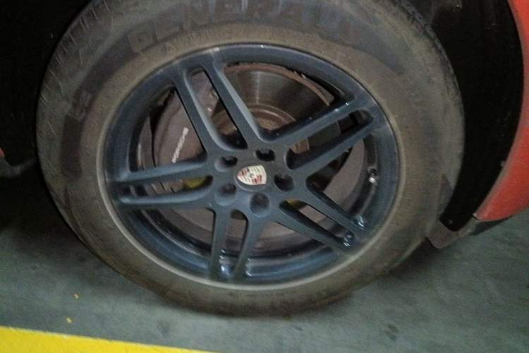 Used Porsche Macan 2017 Macan 2.0T Right Front Wheel Hub