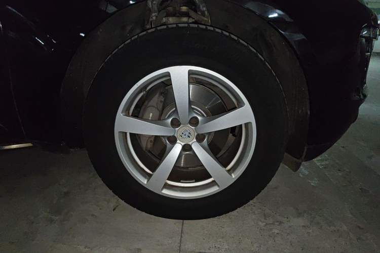 Used Porsche Macan 2017 Macan 2.0T Right Front Wheel Hub