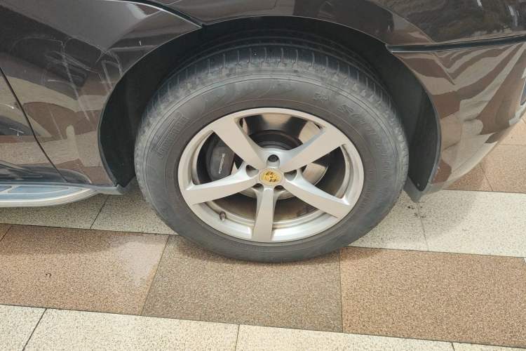 Used Porsche Macan 2017 Macan 2.0T Right Front Wheel Hub