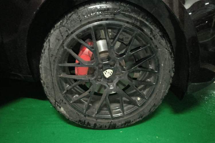 Used Porsche Macan 2017 Macan 2.0T Right Front Wheel Hub