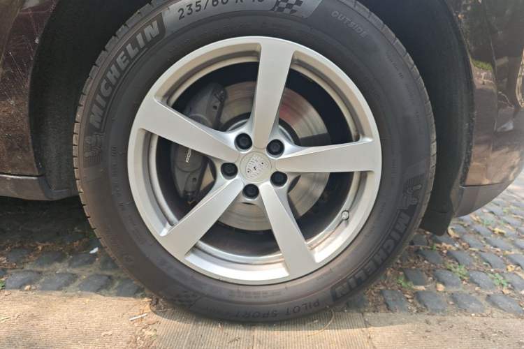 Used Porsche Macan 2017 Macan 2.0T Right Front Wheel Hub