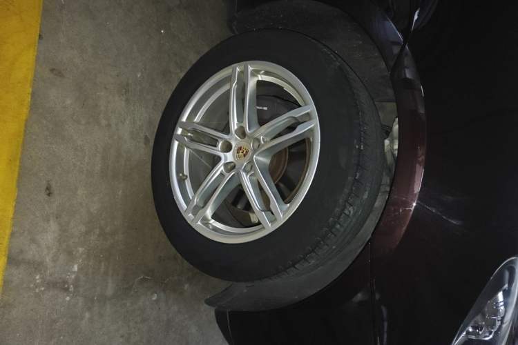 Used Porsche Macan 2017 Macan 2.0T Right Front Wheel Hub