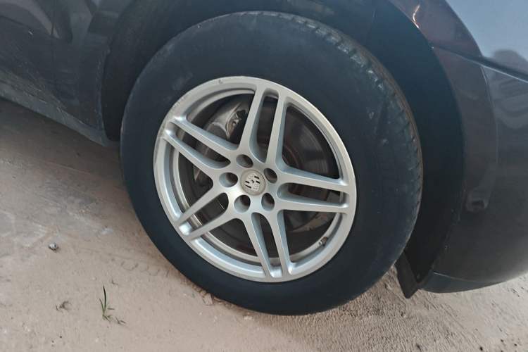 Used Porsche Macan 2017 Macan 2.0T Right Front Wheel Hub