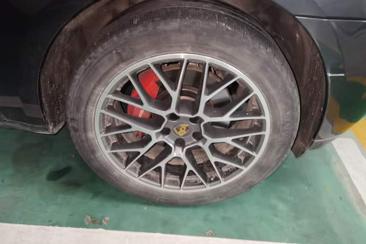 Used Porsche Macan 2017 Macan 2.0T Right Front Wheel Hub