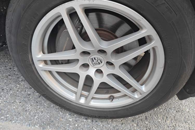 Used Porsche Macan 2017 Macan 2.0T Right Front Wheel Hub