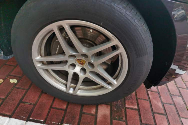 Used Porsche Macan 2017 Macan 2.0T Right Front Wheel Hub