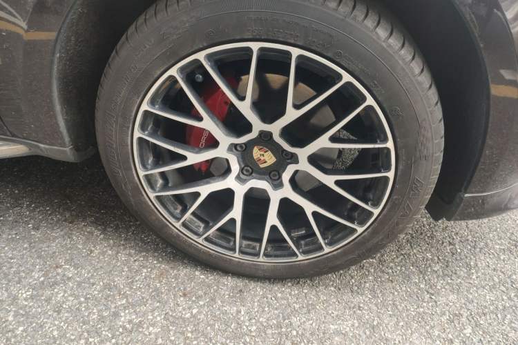 Used Porsche Macan 2017 Macan 2.0T Right Front Wheel Hub