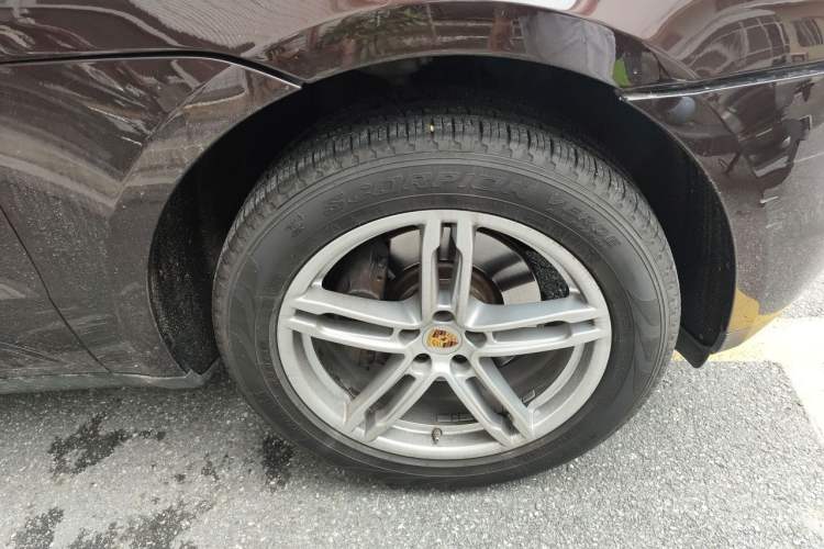Used Porsche Macan 2017 Macan 2.0T Right Front Wheel Hub
