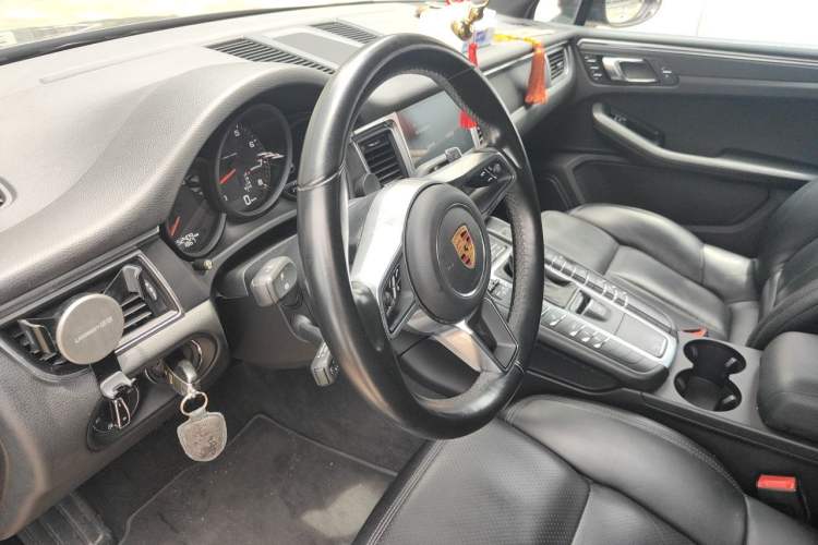 Used Porsche Macan 2017 Macan 2.0T Steering Wheel