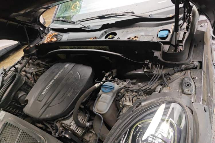 Used Porsche Macan 2017 Macan 2.0T Engine Bay