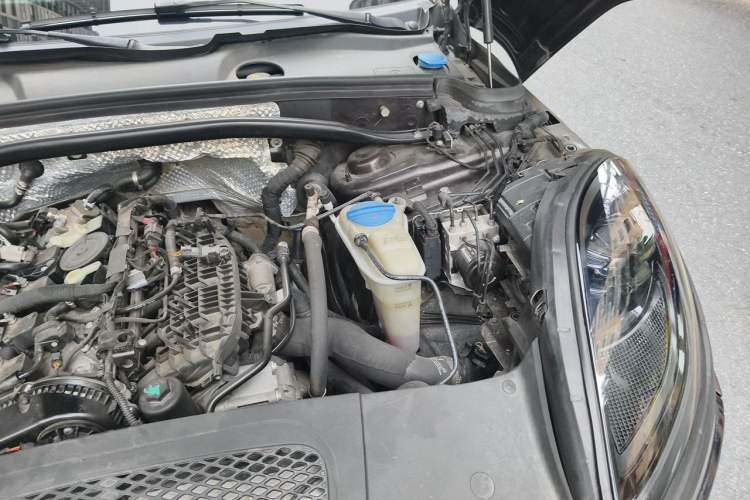 Used Porsche Macan 2017 Macan 2.0T Engine Bay Left