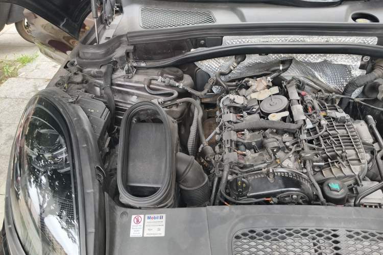 Used Porsche Macan 2017 Macan 2.0T Engine Bay Right