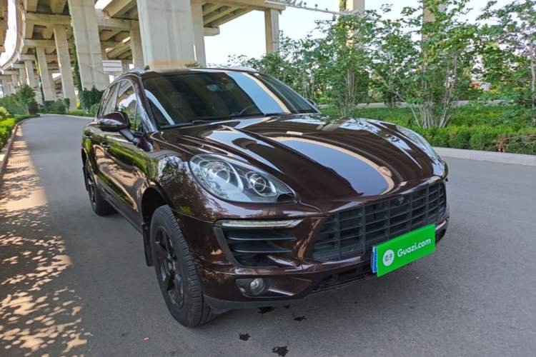 Used Porsche Macan 2017 Macan 2.0T Front Right 45 Deg