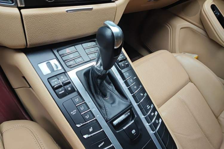 Used Porsche Macan 2017 Macan 2.0T Gear Lever