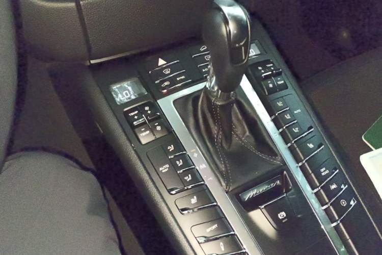 Used Porsche Macan 2017 Macan 2.0T Gear Lever