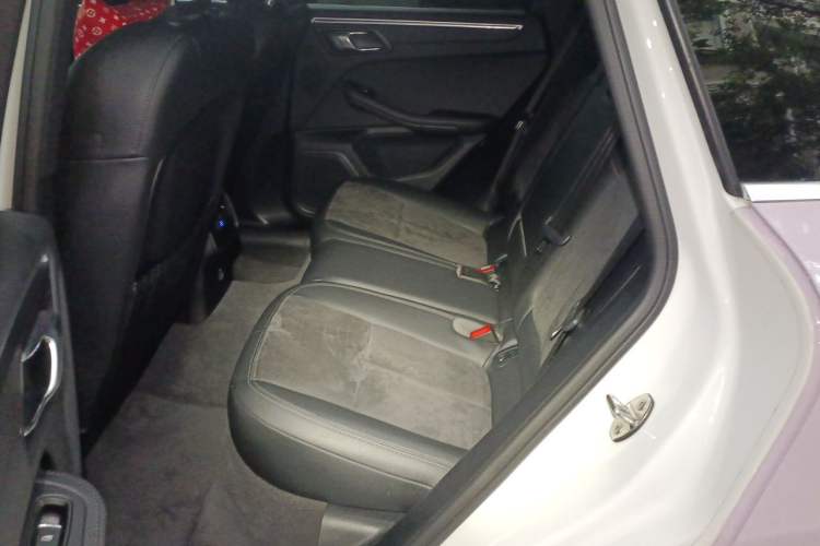 Used Porsche Macan 2017 Macan 2.0T Left Rear Seat