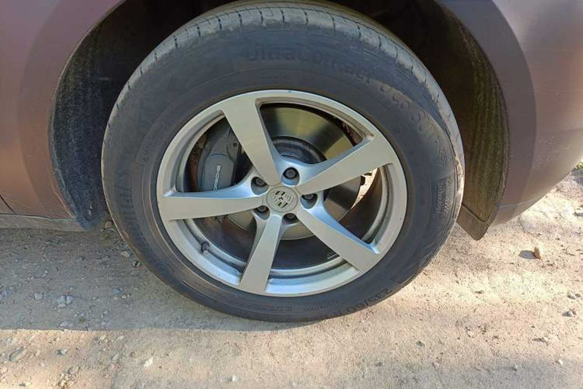 Used Porsche Macan 2017 Macan 2.0T Right Front Wheel Hub