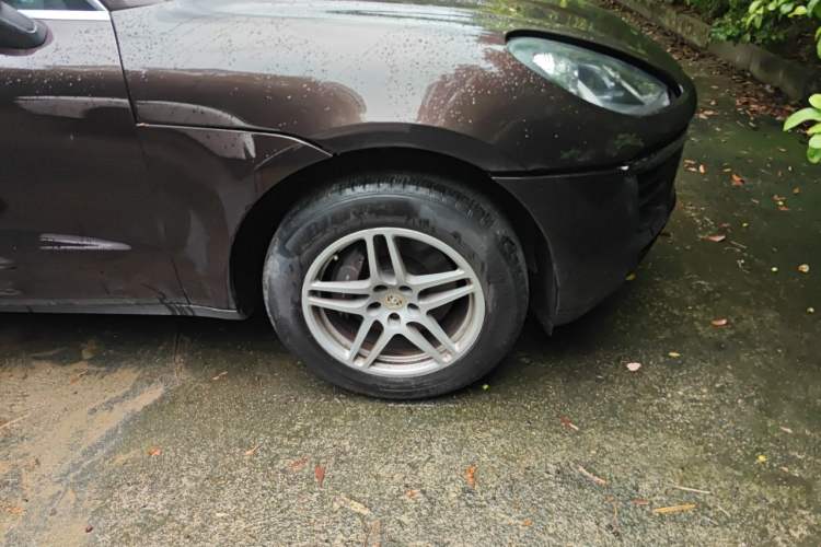 Used Porsche Macan 2017 Macan 2.0T Right Front Wheel Hub