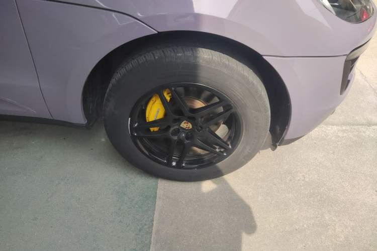 Used Porsche Macan 2017 Macan 2.0T Right Front Wheel Hub