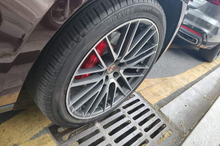 Used Porsche Macan 2017 Macan 2.0T Right Front Wheel Hub