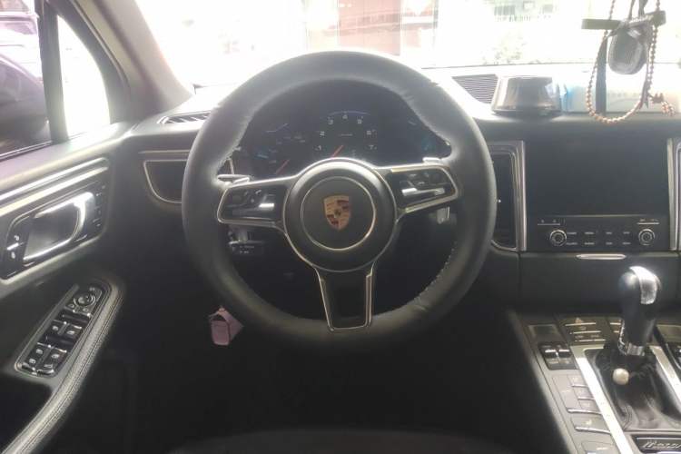 Used Porsche Macan 2017 Macan 2.0T Steering Wheel