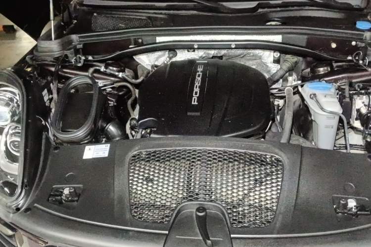 Used Porsche Macan 2017 Macan 2.0T Engine Bay