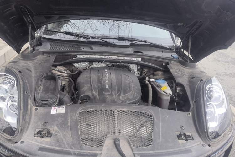 Used Porsche Macan 2017 Macan 2.0T Engine Bay