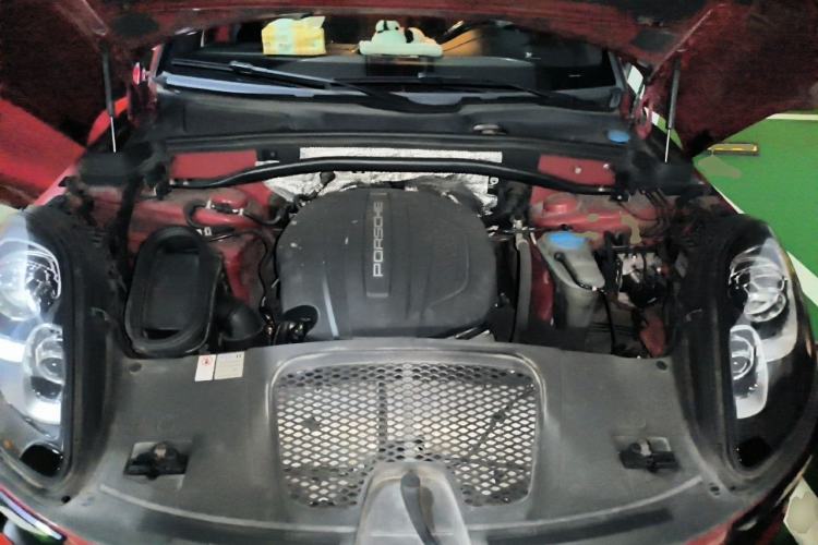 Used Porsche Macan 2017 Macan 2.0T Engine Bay