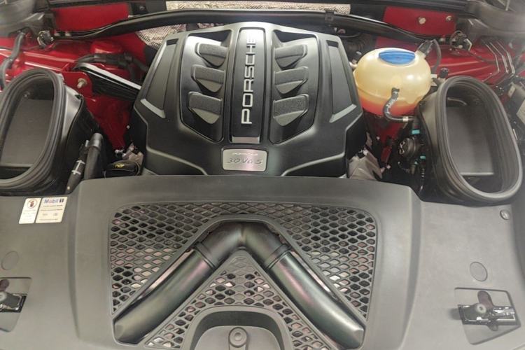 Used Porsche Macan 2017 Macan S 3.0T Engine Bay