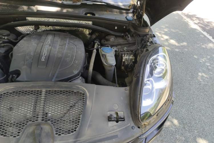 Used Porsche Macan 2017 Macan 2.0T Engine Bay Left