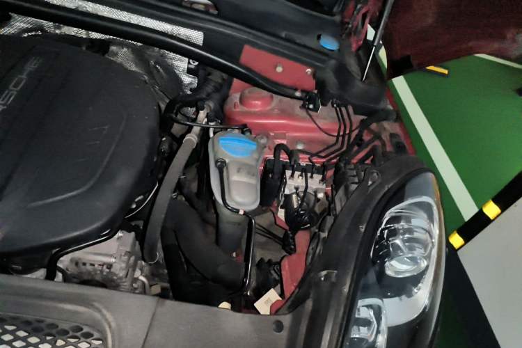 Used Porsche Macan 2017 Macan 2.0T Engine Bay Left