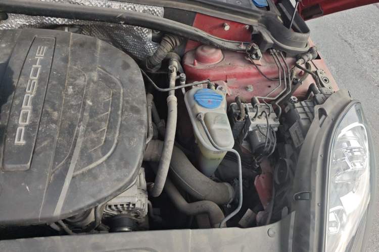 Used Porsche Macan 2017 Macan 2.0T Engine Bay Left