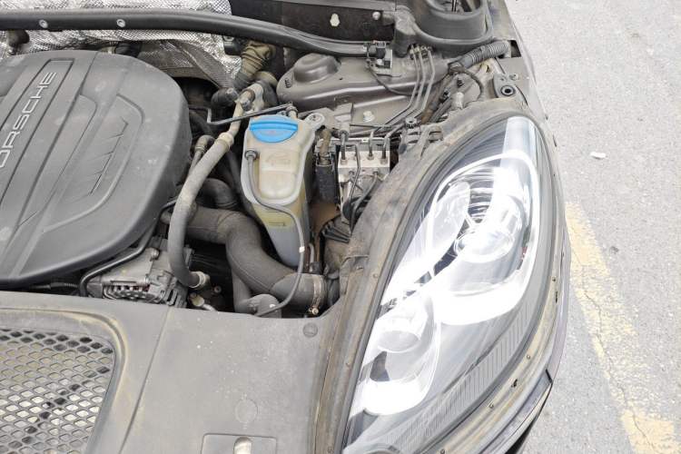 Used Porsche Macan 2017 Macan 2.0T Engine Bay Left