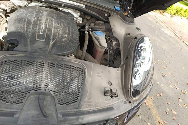 Used Porsche Macan 2017 Macan 2.0T Engine Bay Left