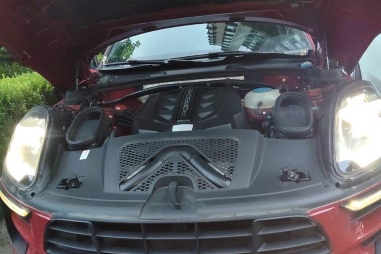 Used Porsche Macan 2017 Macan GTS 3.0T Engine Bay