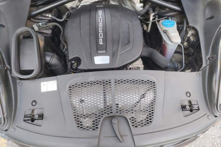 Used Porsche Macan 2017 Macan 2.0T Engine Bay