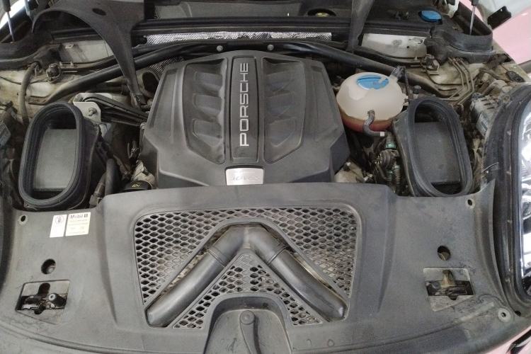 Used Porsche Macan 2017 Macan S 3.0T Engine Bay