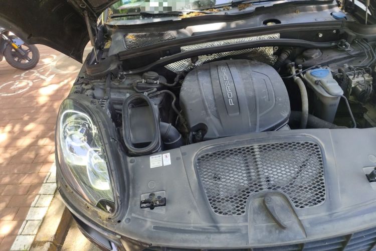 Used Porsche Macan 2017 Macan 2.0T Engine Bay Right